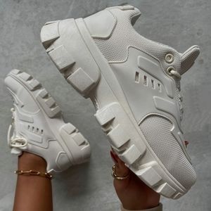 🚨FEW PAIRS LEFT// Off white Sneaker